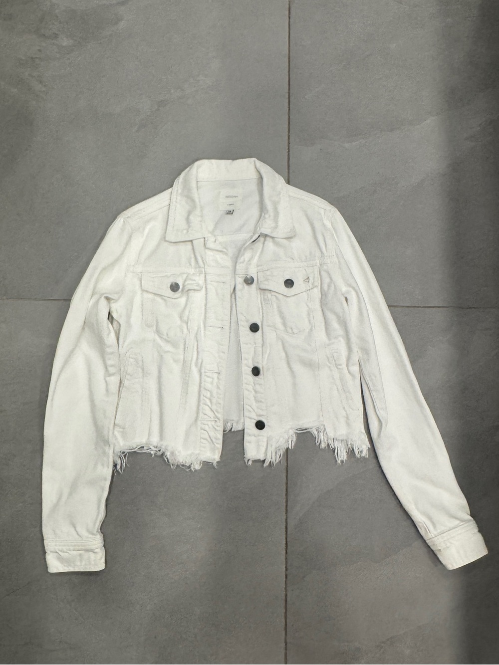 Cropped White Denim Jacket with Frayed Hem